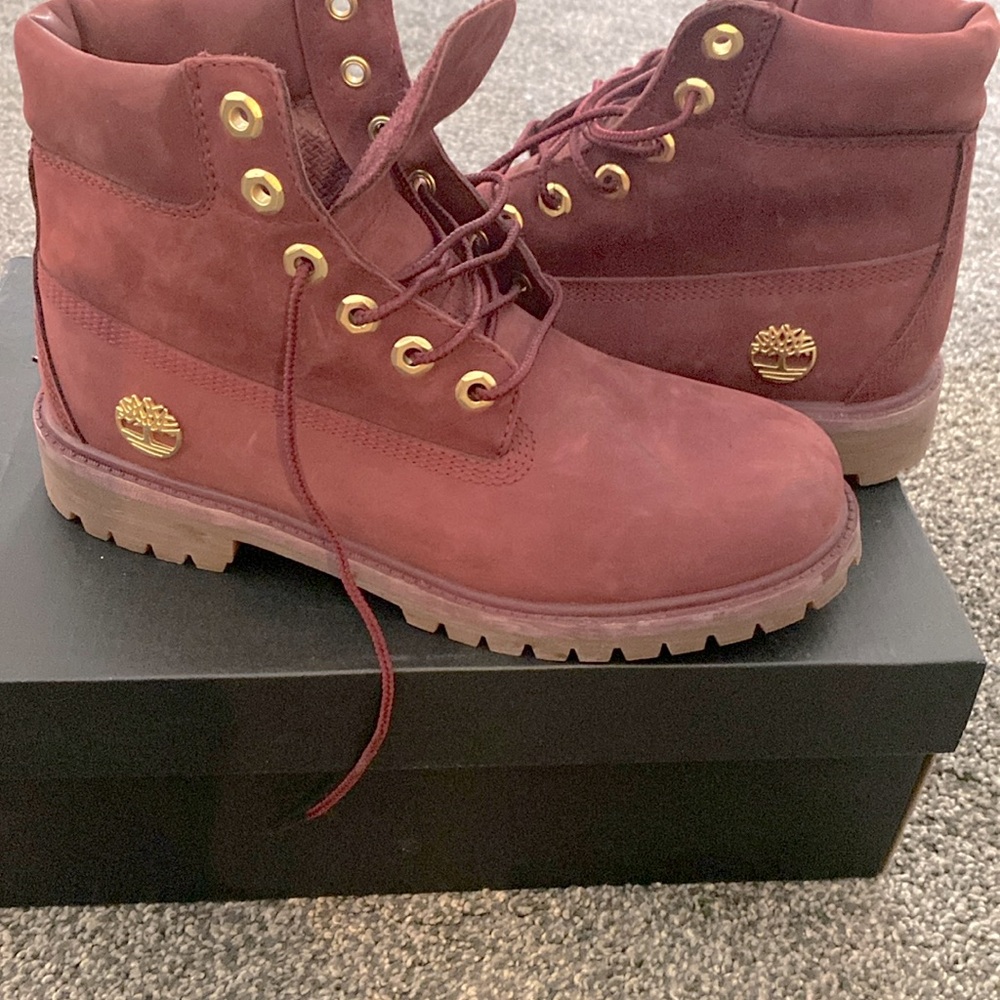 Brand new women’s size 6 Timberland boots.